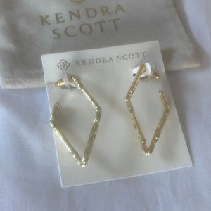 NEVER WORN Kendra Scott gold earrings